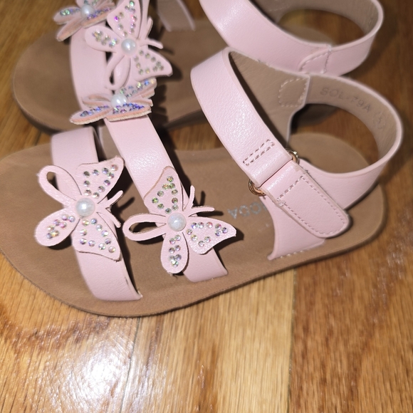 Charming Pink Butterfly Kids Sandals - Picture 2 of 8
